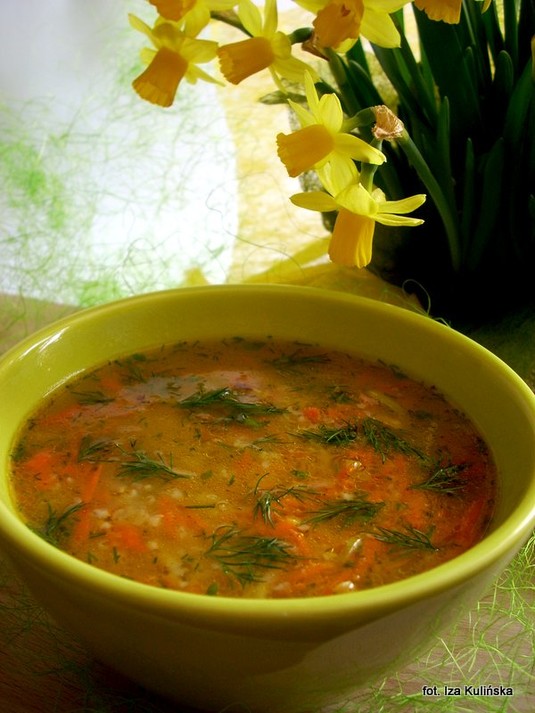 Zupa marchewkowo czosnkowa z kaszą