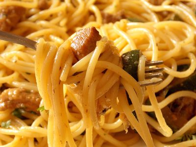 Spaghetti z cukiniowym gulaszem