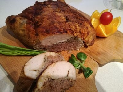 Kurczak faszerowany mięsem pieczarkami i czerwona papryką