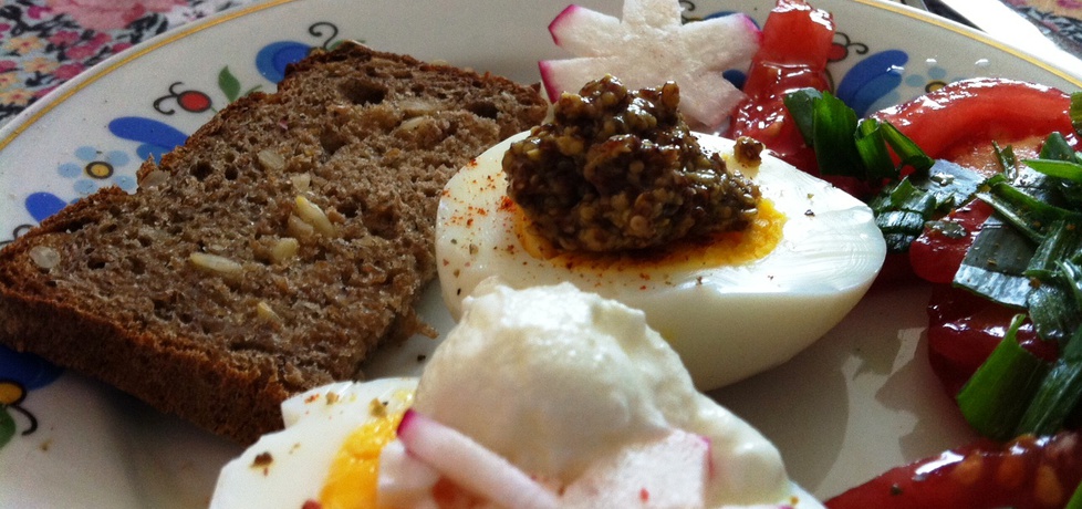 Energetyczne smaczne śniadanie (jajko, sardynki, fasolki) (autor ...