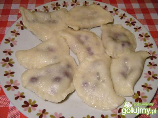 Przepis  pierogi z jeżynami i orzeszkami przepis