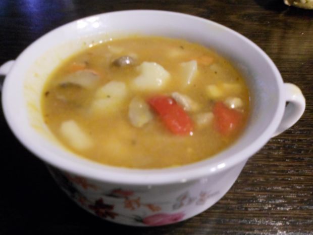 Przepis  zupa gulaszowa z pieczarkami przepis