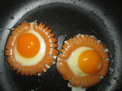 Jajka sadzone w parówce