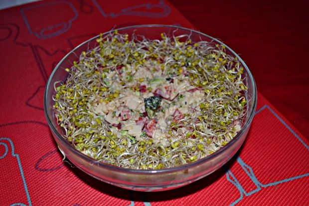 Przepis  sałatka z ryżem brązowym i brokułem przepis