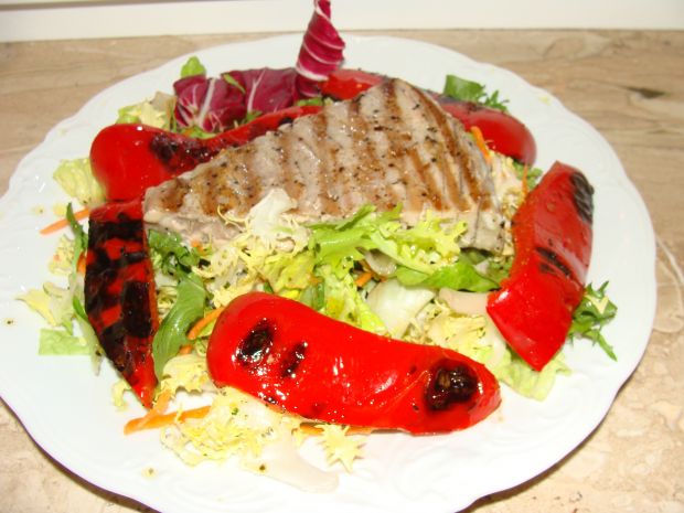 Przepis  stek z tuńczyka grillowany z papryką przepis