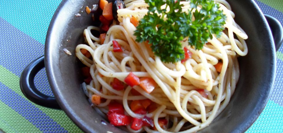 Spaghetti na oliwie z czosnkiem i warzywami (autor: dwa-pokoje