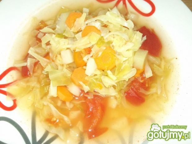 Przepis  zupa z młodą kapustą i pomidorami przepis