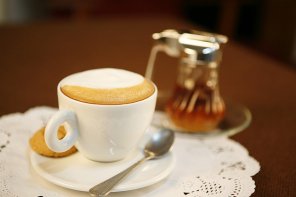 Kawa z miodem i cynamonem  prosty przepis i składniki