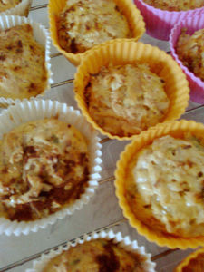 Muffiny z żółtym serem