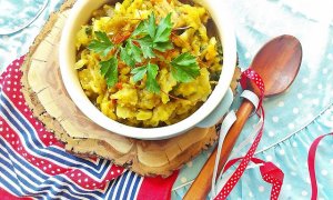 Wegańska kapusta z curry  prosty przepis i składniki