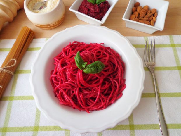 Przepis  spaghetti z pesto z buraków przepis