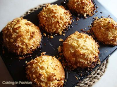 Wiśniowe muffinki z migdałową kruszonką