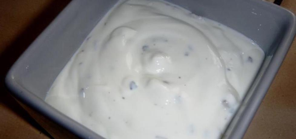 Szybki dip jogurtowo