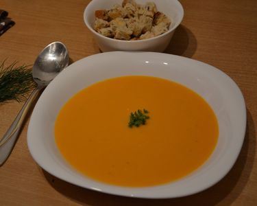 Kremowa zupa z żółtej cukinii
