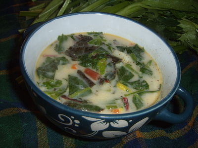 Zupa z burakiem liściastym i jarmużem