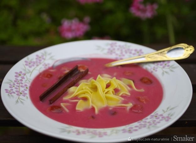 Zupa wiśniowa – smak dzieciństwa