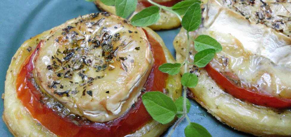 Ciasto francuskie z pesto, pomidorami i kozim serem (autor: borgia ...