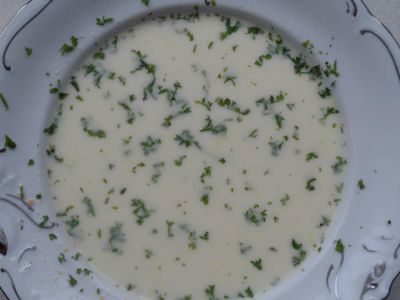 Zupa czosnkowa z odrobiną chili