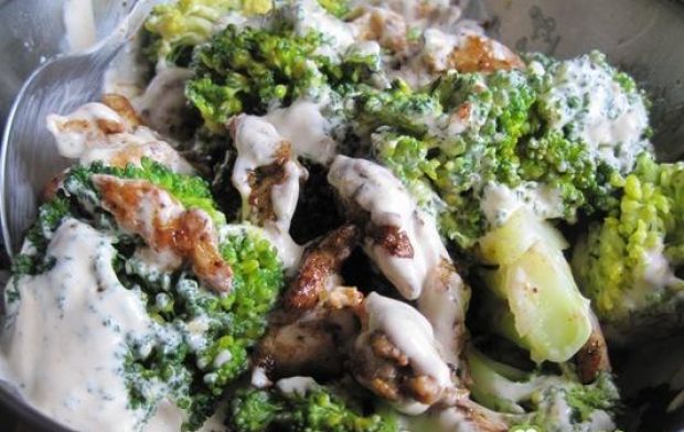 Sałatka z kurczakiem i brokułami  składniki
