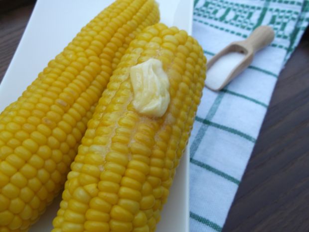 Przepis  gotowana kukurydza z masłem i solą przepis
