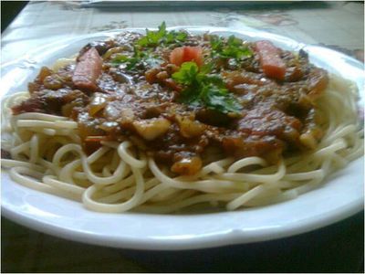 Spaghetti z boczkiem i świeżymi pomidorami