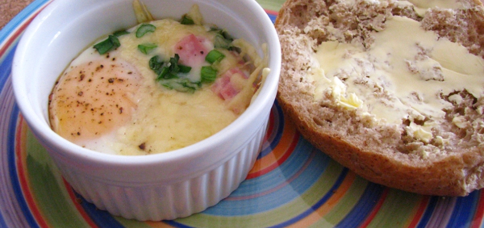 Jajka zapiekane z szynką, szczypiorem i serem (autor: banditka ...