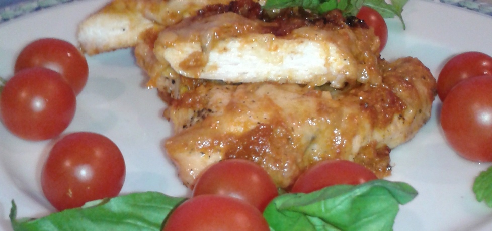 Filet z kurczaka pod pierzynką pesto oraz serka mozzarella.;) (autor ...