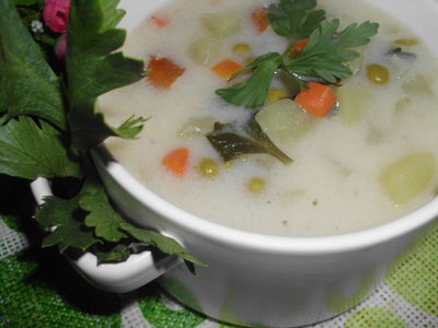 Pożywna zupa z marchewką i groszkiem