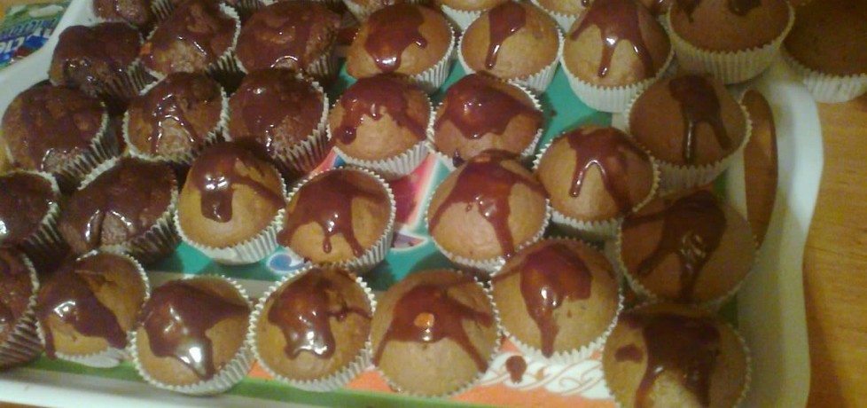 Czekoladowe muffinki z białą czekoladą (autor: betka ...