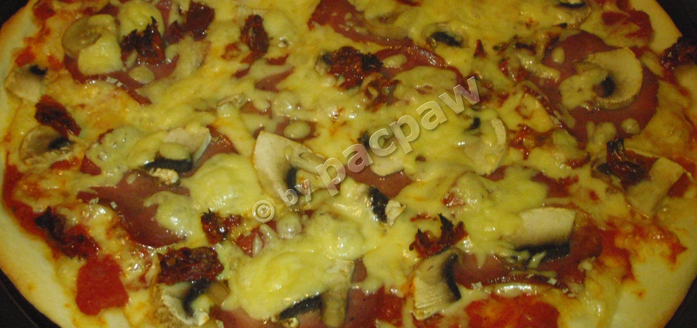 Pizza oliwowa z kindziukiem i pieczarkami (autor: pacpaw ...
