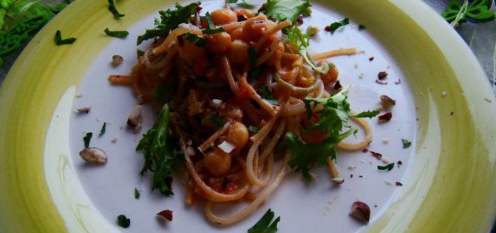 Spaghetti z ciecierzycą i orzechami (autor: iwa643)