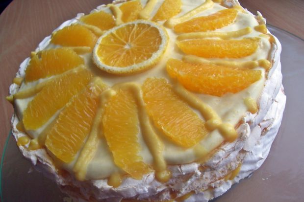 Tort bezowy. przepis na pomarańczowy tort bezowy