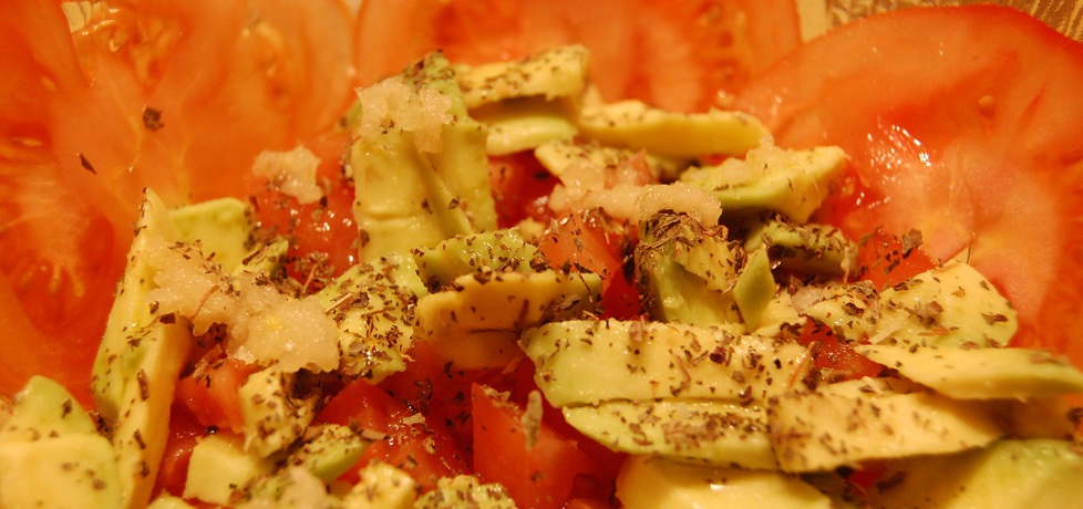 Sałatka z awokado i pomidorów (autor: joanna46)