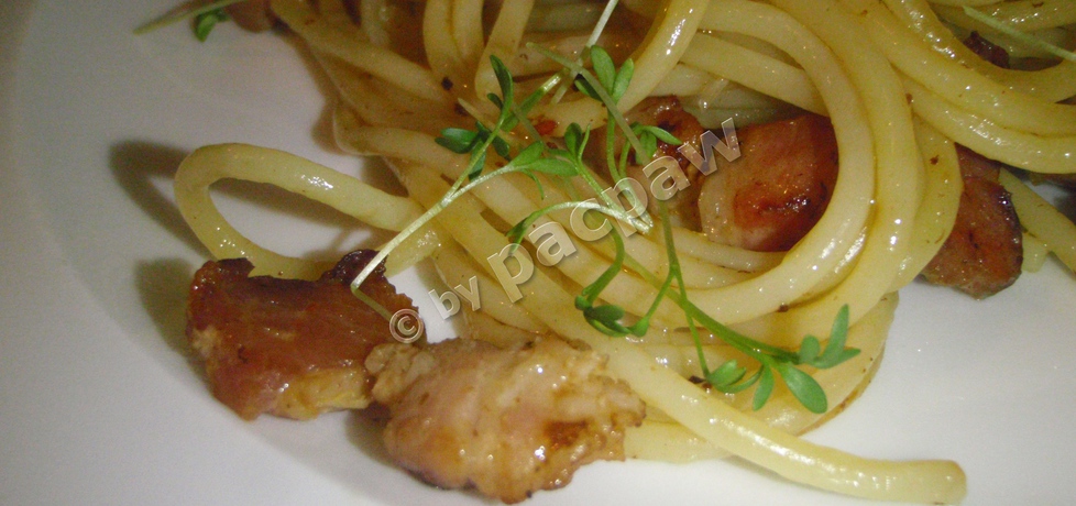 Spaghetti aglio e olio e peperoncino z boczkiem (autor: pacpaw ...