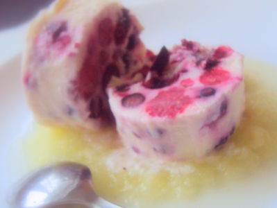 Lody jogurtowe z melonowym sosem