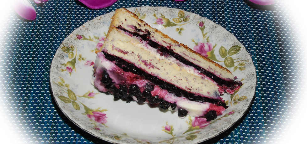 Tort jagodowy z bitą śmietaną (autor: fotoviderek)