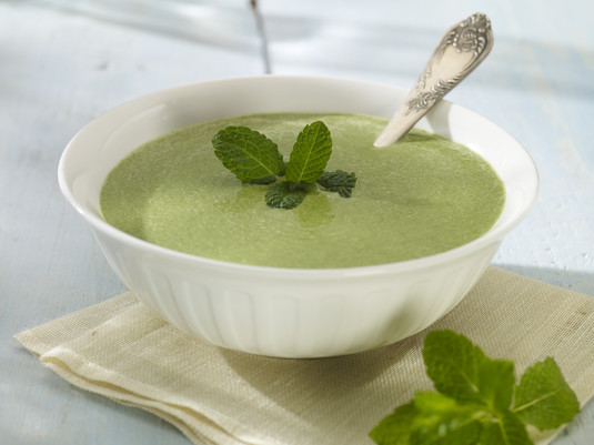 Delikatna zupa krem z zielonych szparagów