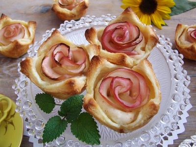 Francuskie mini serniczki z jabłkowymi różyczkami