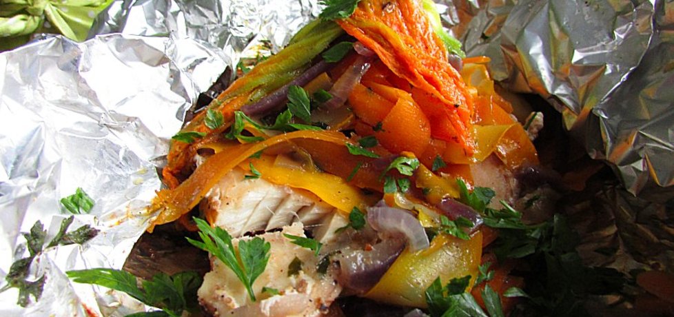 Dorsz w papilotach z warzywami pieczony na grillu (autor: anna133 ...