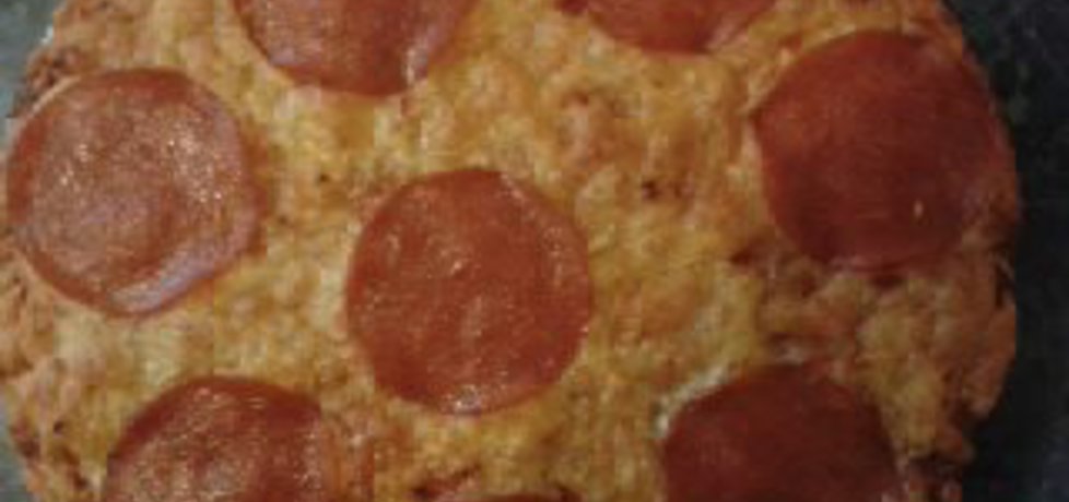 Mała pizza salami na cienkim cieście (autor: renata16 ...
