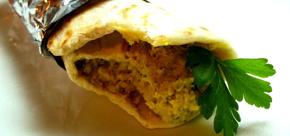 Chlebek roti z pastą z ciecierzycy o smaku curry (autor: caralajna ...