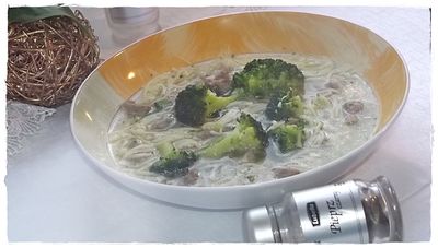 Zupa brokułowa z szynką