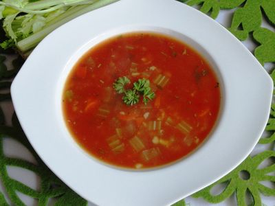 Zupa pomidorowa z selerem naciowym