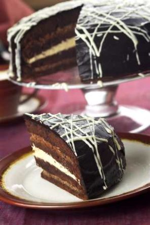 Tort z czekoladowego biszkoptu  prosty przepis i składniki