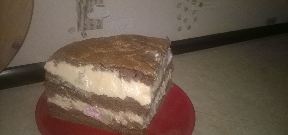 Tort czekoladowy z chalwa i bezami (autor: antosiaki
