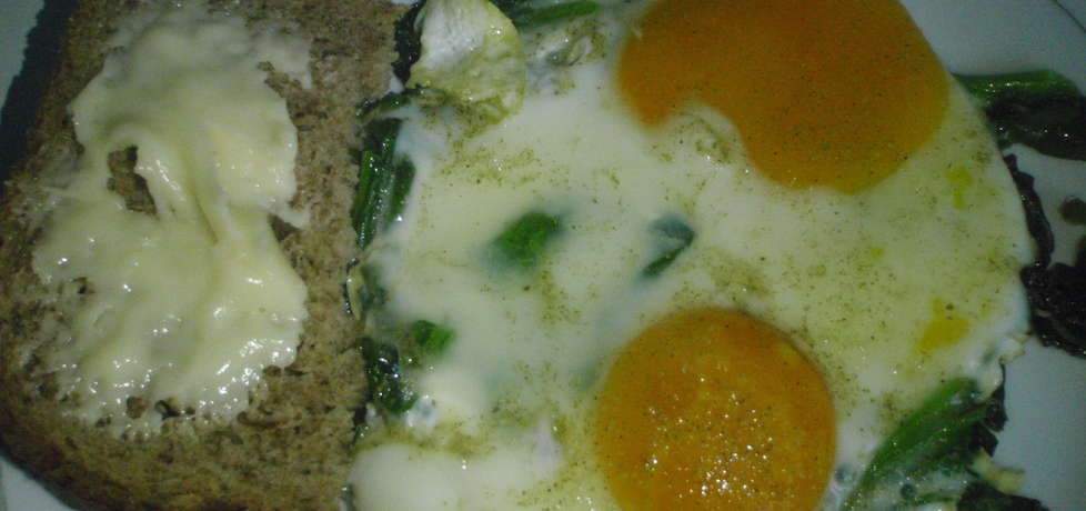 Jajka sadzone ze szpinakiem (autor: emiliozo)