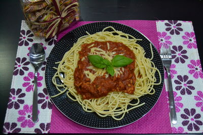 Włoskie zdrowe spaghetti bolognesse