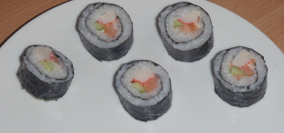 Sushi maki z łososiem, ogórkiem i krabem (autor: paulisiaelk ...