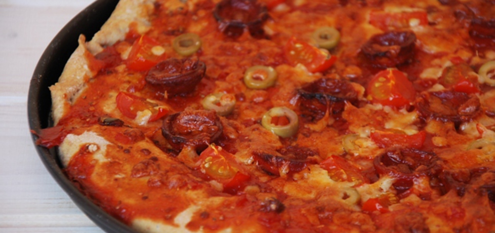 Ognista pizza z chorizo (autor: jolanta40)