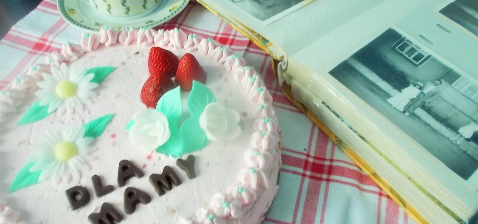Tort truskawkowy na dzień matki (autor: gosia4747 ...